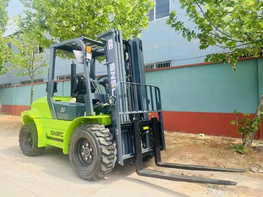 3000kg-5000kg 4wd فولکلفت زمین خشن خارج از جاده فولکلفت کامیون های بلند